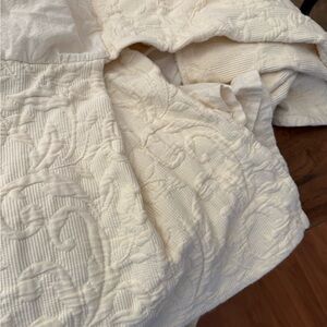 Elegant Cream Quilted Bedskirt